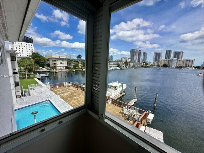 Building Photo - 462 Golden Isles Dr