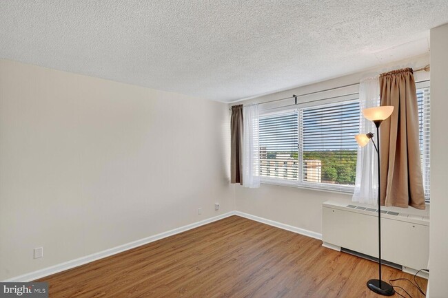 Building Photo - 5500 Friendship Blvd