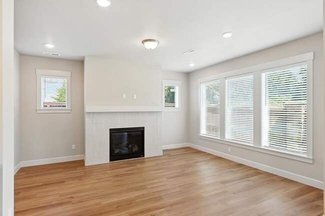 Building Photo - Brand New 3-Bedroom, 2.5-Bath Home in Rive...
