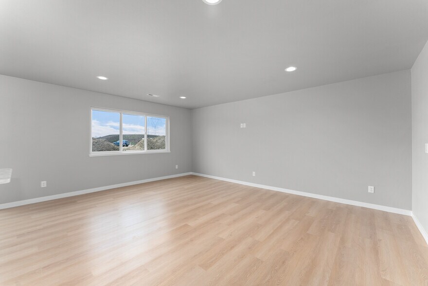 Building Photo - 535 Harper Cir