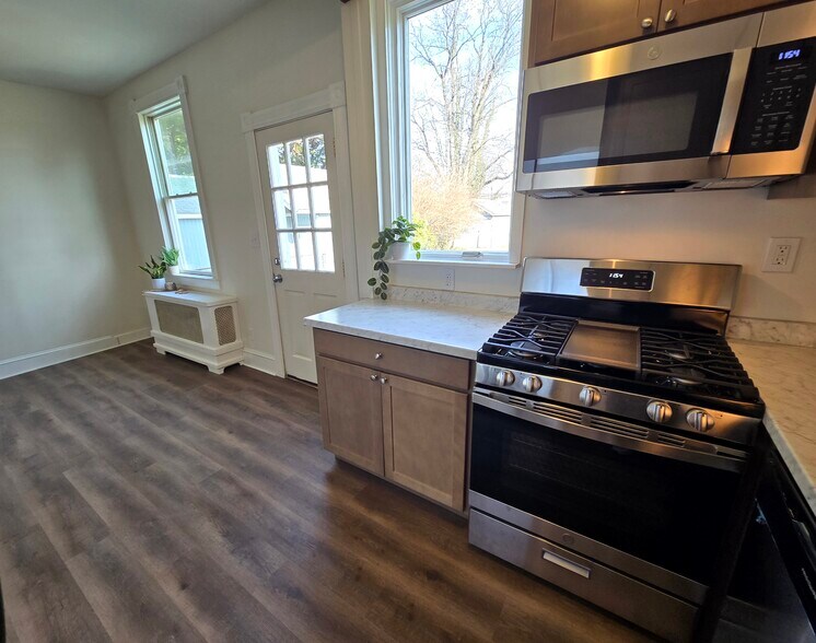 Building Photo - 100 Melvin Ave