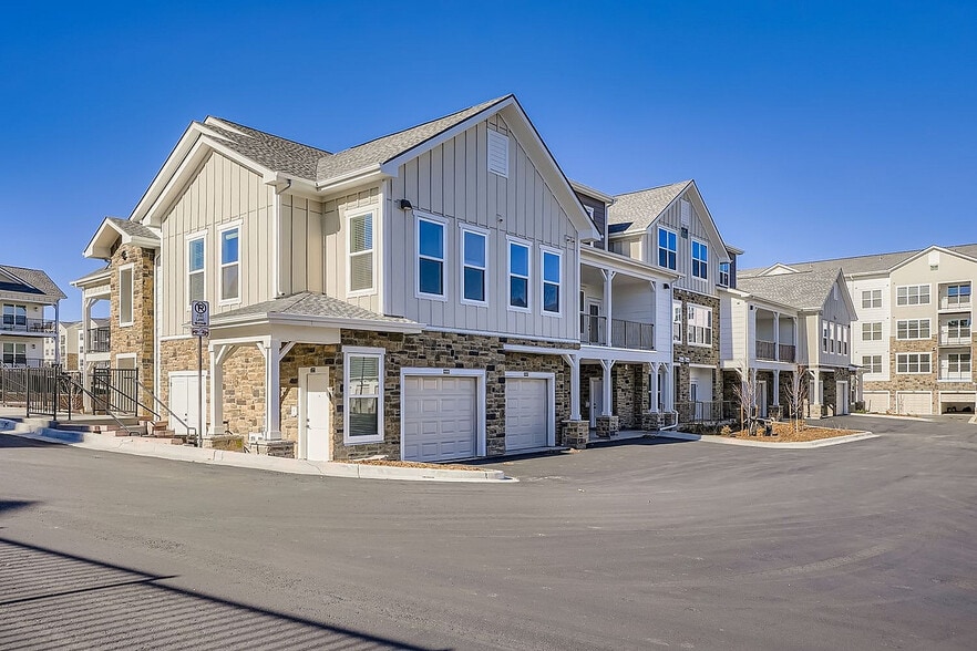 Primary Photo - The Gallery Modern Apartments