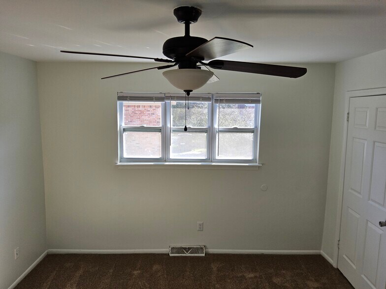 Building Photo - 519 Parkdale Dr