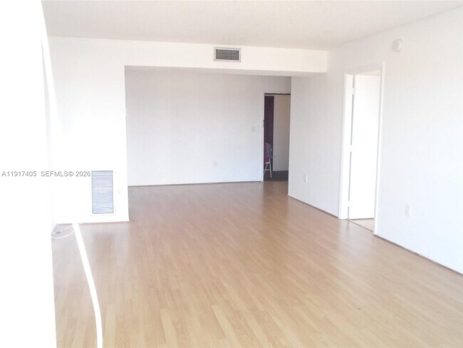 Building Photo - 4174 Inverrary Dr