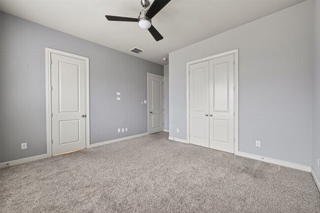 Building Photo - 10917 Upland Park