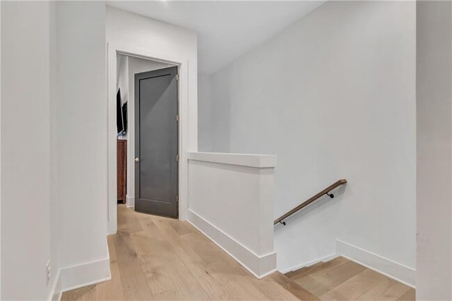 Building Photo - 580 Heatherden Ave