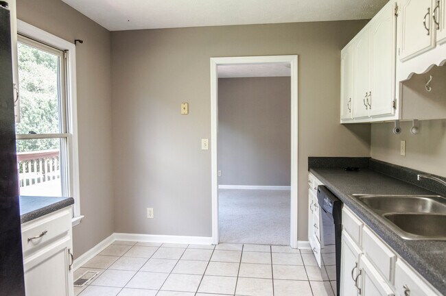 Building Photo - Ranch Home on Creek Lot!