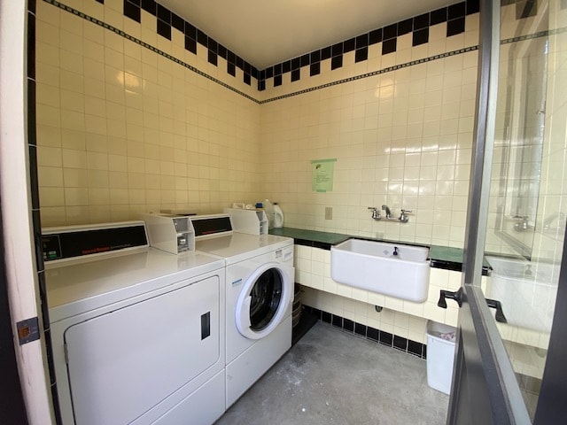 LAUNDRY ROOM (COMMON AREA) - 1841 Kelton Ave