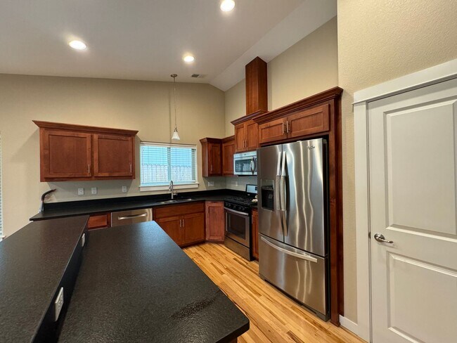 Building Photo - Well maintained, updated 3 bedroom home in quiet neighborhood