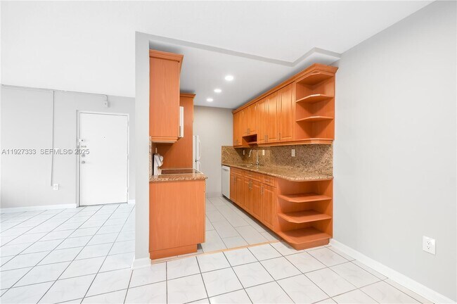 Building Photo - 7160 Fairway Dr