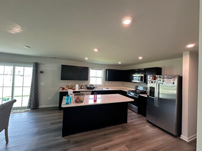 Building Photo - 1460 Burgundy Blf Ln