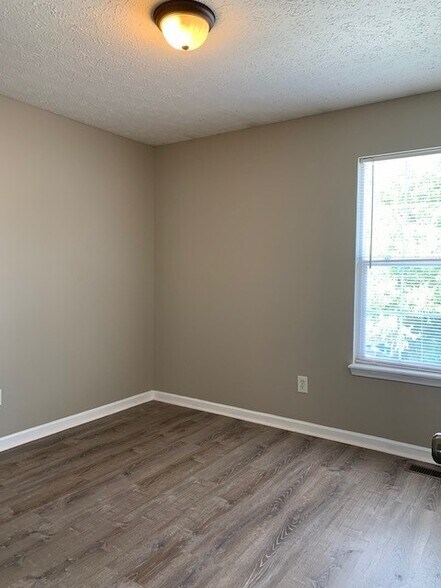 Building Photo - 806 W 43rd St