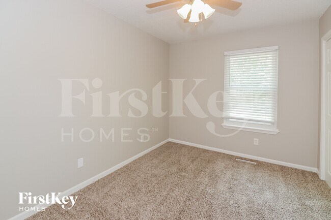 Building Photo - 909 Minnie Ave