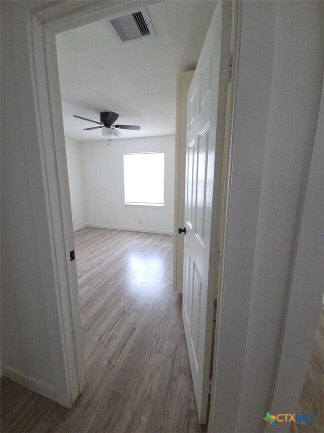 Building Photo - 1315 Estes Dr