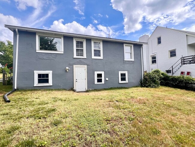 Building Photo - 810 Stonehenge Ave