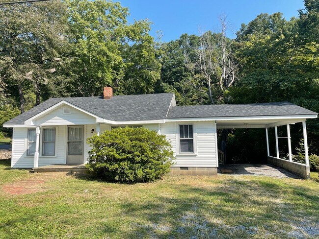 Building Photo - Very nice 3 or 4 bedroom, 2 bath home located in Franklinville- $1475 Month, $1475 Deposit!!