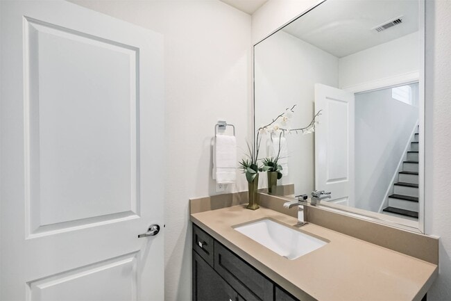 Building Photo - 946 W 18th St