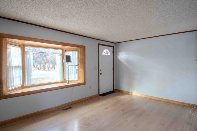 Building Photo - 3 Bedroom Ranch Available for Rent March 1st