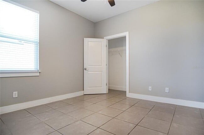 Building Photo - 210 Goldenrod Ln