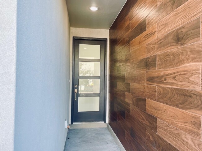 Building Photo - 9915 Borna Dr