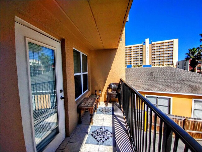 Building Photo - 115 E Coronado Dr