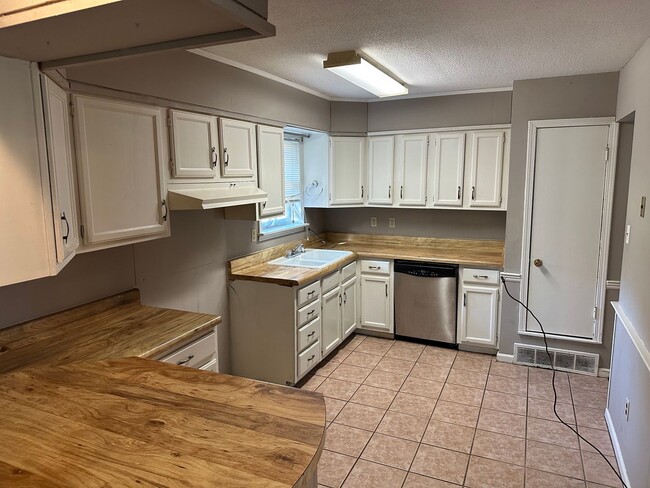 Building Photo - Charming 4 bed 2 bath in Southaven, MS