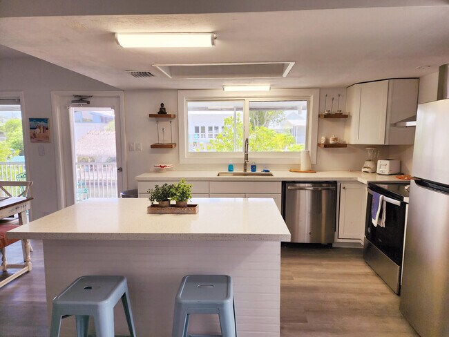 Building Photo - 135 Tequesta St