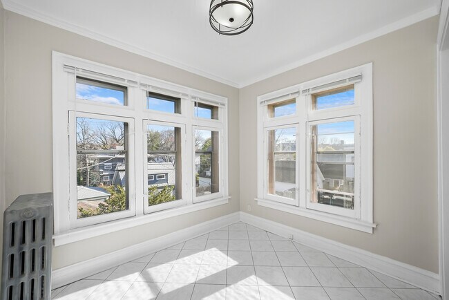 Building Photo - 306 S Kenilworth Ave