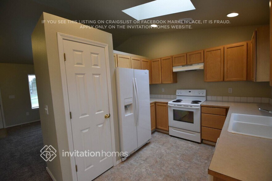 Building Photo - 6118 51st St NE