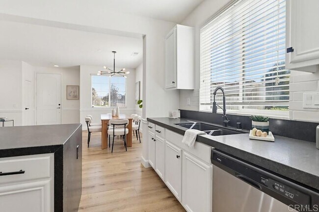 Building Photo - 1720 Santa Ivy Ave