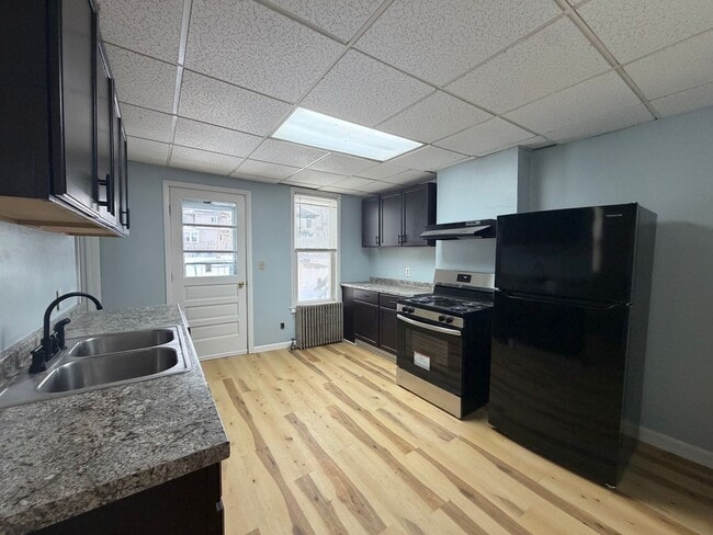 Building Photo - 27-29 Montgomery Ave