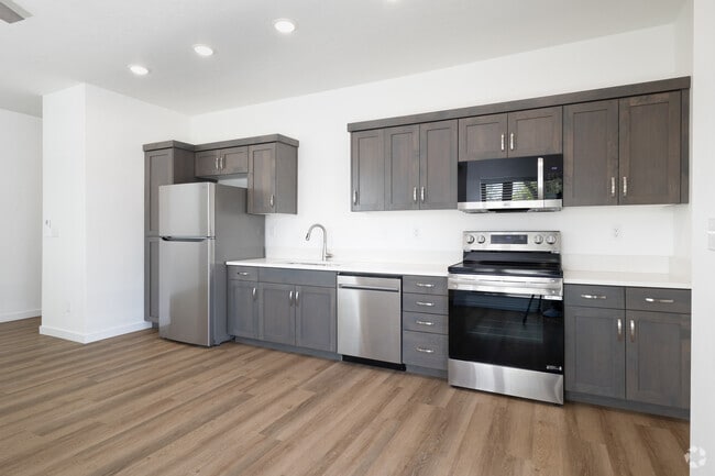 2BD, 2BA - 840SF - Kitchen - Mesa Pointe