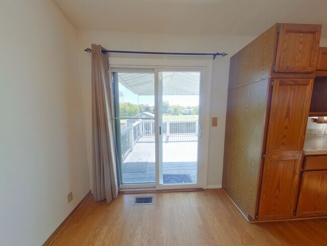 Building Photo - 3 Bedroom Home