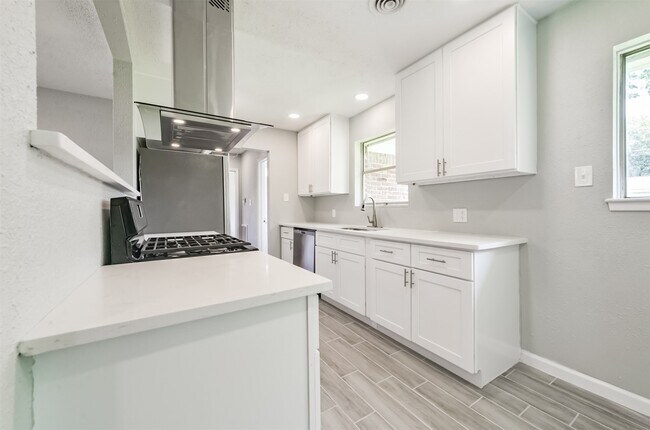 Building Photo - 9631 Bundy Ln