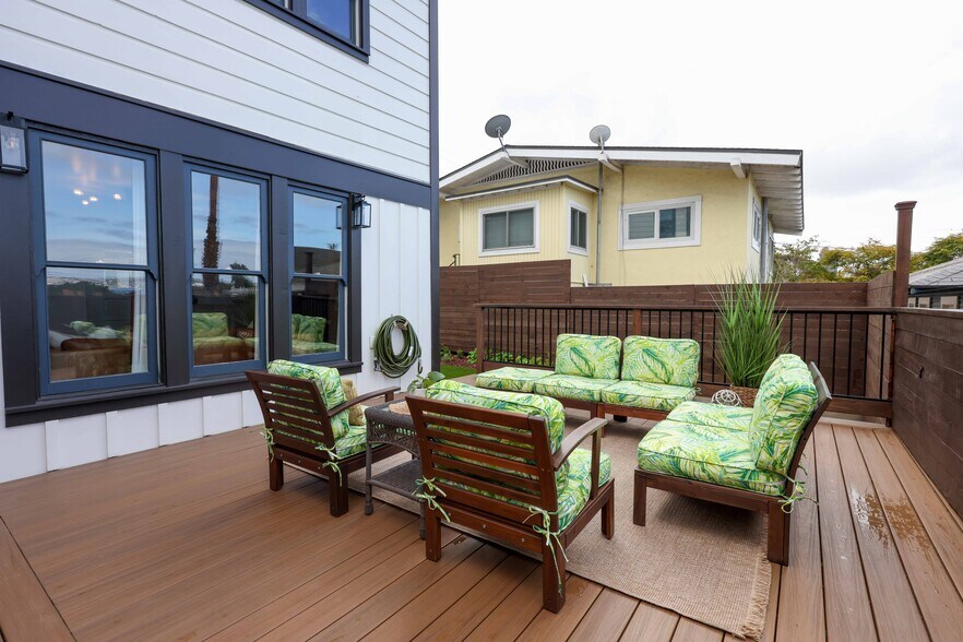 Back deck - 2214 Brant St