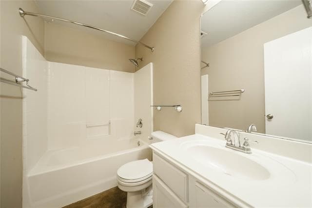 Building Photo - 2211 Lilac Cir