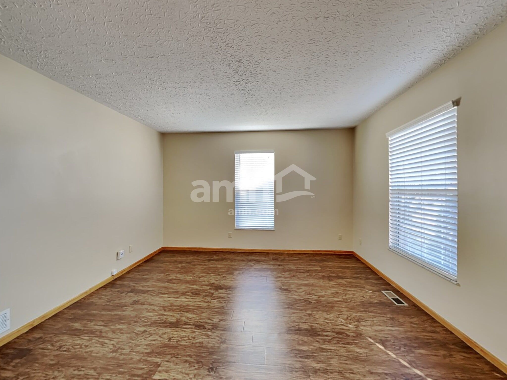 Building Photo - 8865 Kingsley Dr