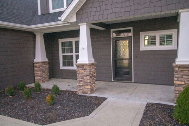 Building Photo - 7407 Pemberton Dr
