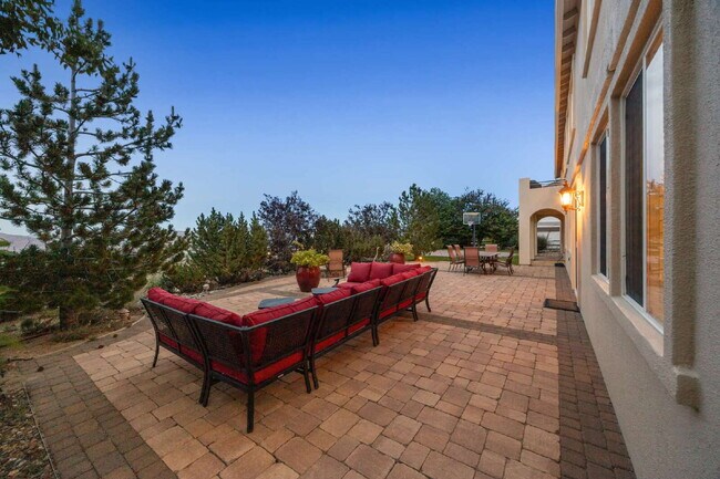 Building Photo - Elegant Arrowcreek Home!