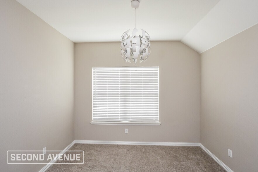 Building Photo - 528 Bird Creek Dr