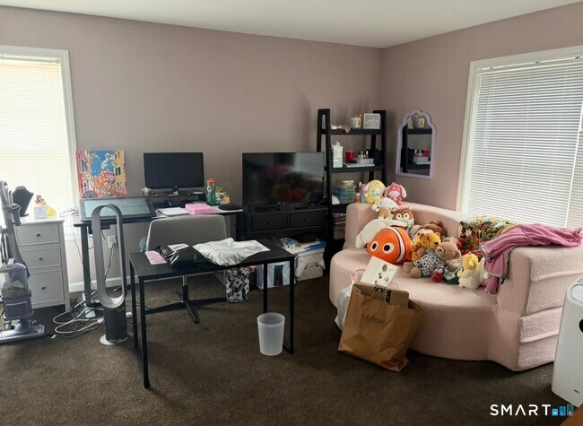 Building Photo - 939 N Main St