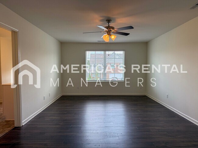 Building Photo - Move-in Special! Beautiful 5 Bed, 2 Bath h...