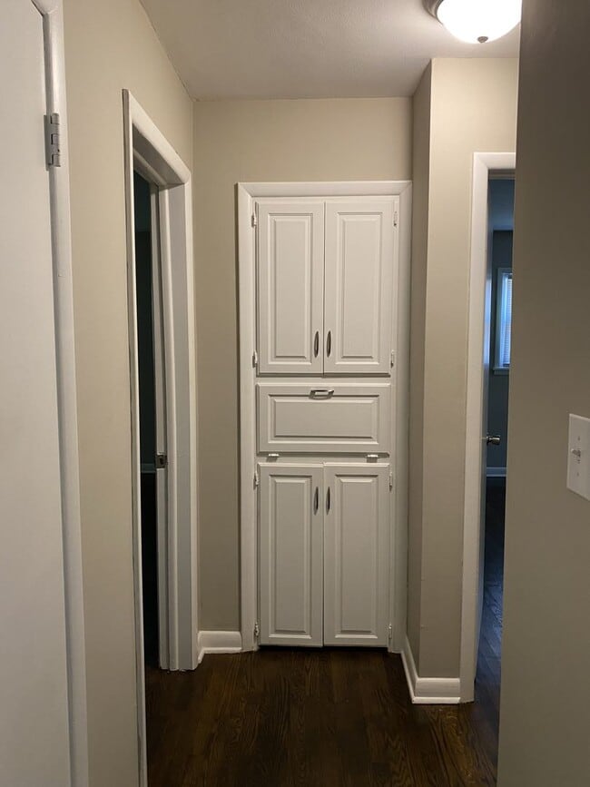 Building Photo - Gorgeous 3 Bedroom Home located near the new HYVEE!