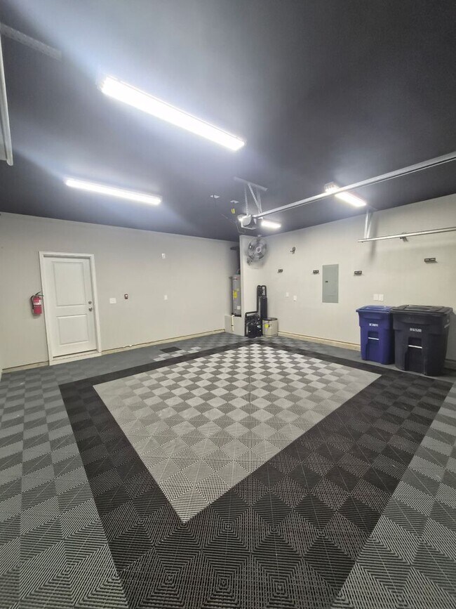 Building Photo - 301 Harvest Mdw Xing