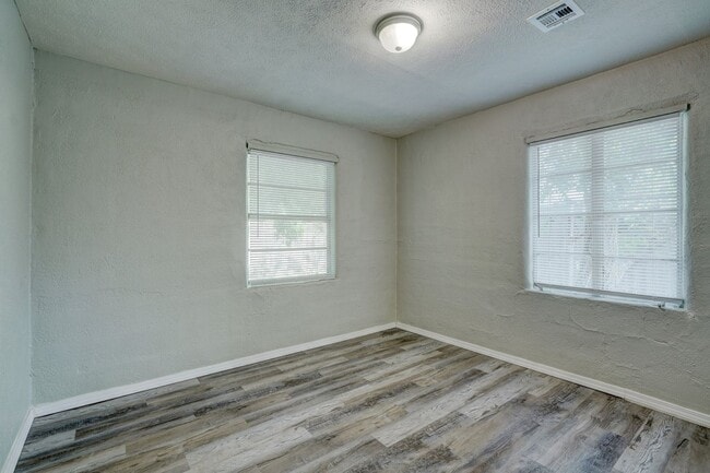 Building Photo - 2 bed, 1 bath home in Norman, OK