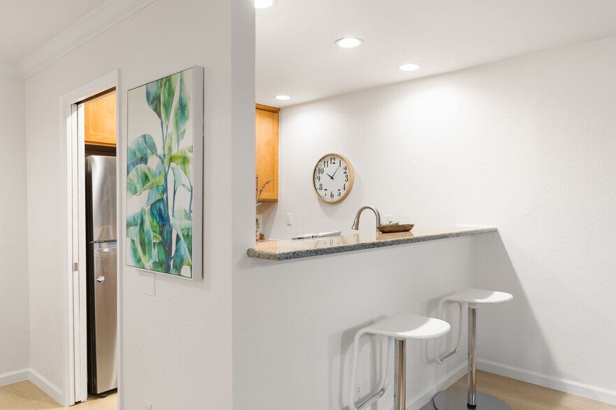 Building Photo - 811 York St