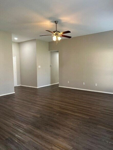 Building Photo - 1012 High Crest Dr
