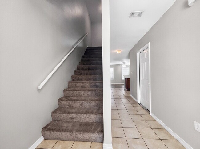 Building Photo - "Spacious 3-Bedroom Townhouse Oasis with 3.5 Baths in Fort Walton Beach – Your Perfect Retreat Aw...