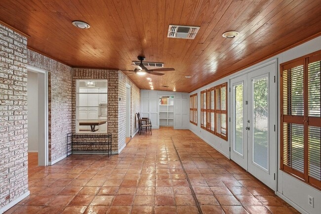 Building Photo - 21 Larkwood Ln