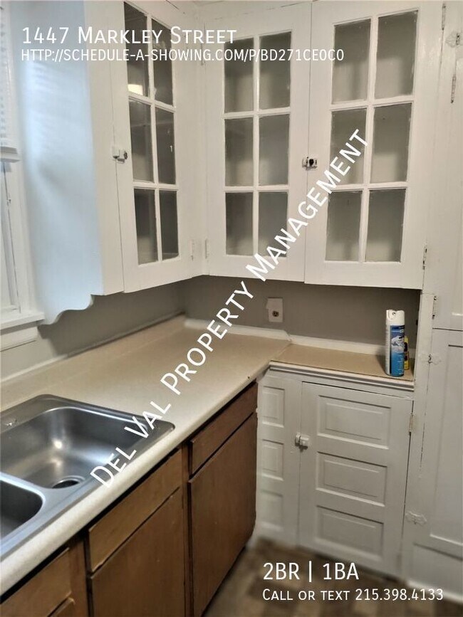 Building Photo - Brick-Front 2-BD, 1-BTH, Townhome for Rent...